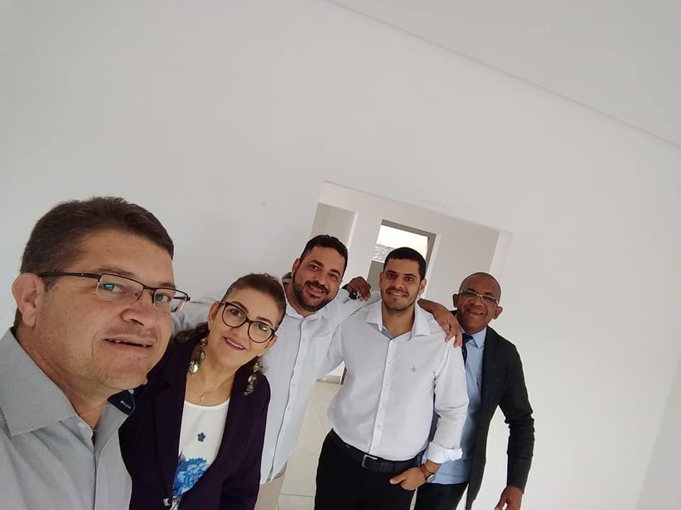 Vereadores e jurídico, fazendo visita a obra em construção da Sede da Câmara de Vereadores de Ibiassucê, fase de conclusão.